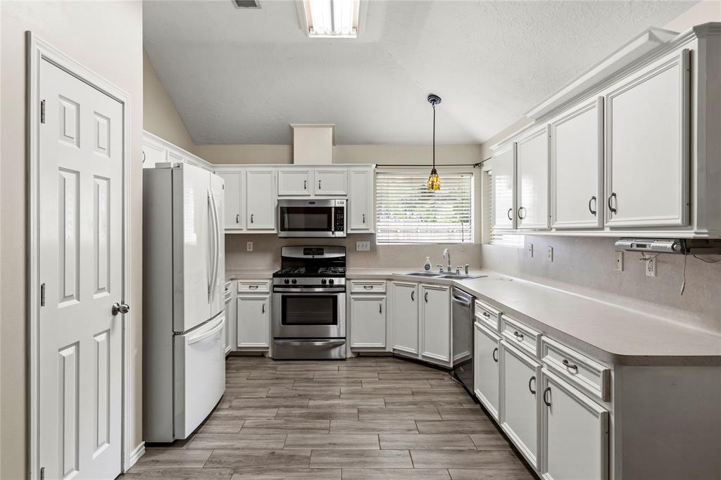 110 Rustling Wind Drive, Montgomery, Texas image 11
