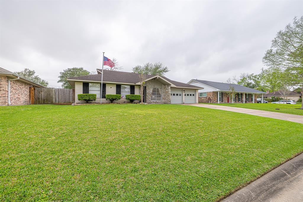 2015 Yorktown Court, League City, Texas image 3