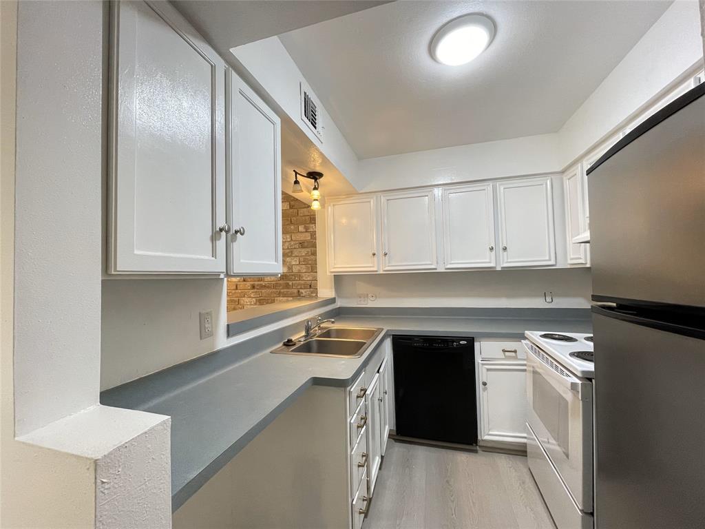 921 Wax Myrtle Lane, Houston, Texas image 10