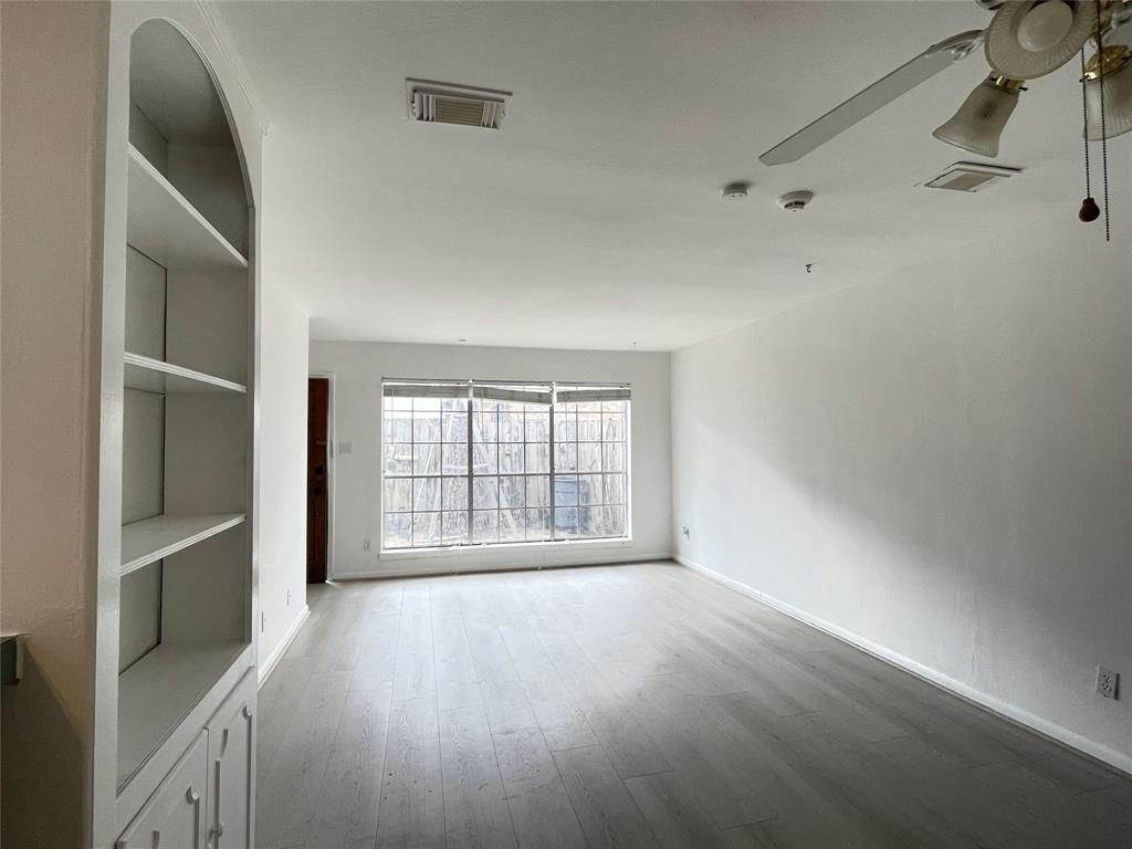 921 Wax Myrtle Lane, Houston, Texas image 9