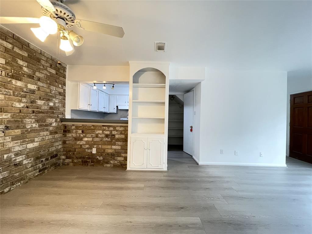 921 Wax Myrtle Lane, Houston, Texas image 3