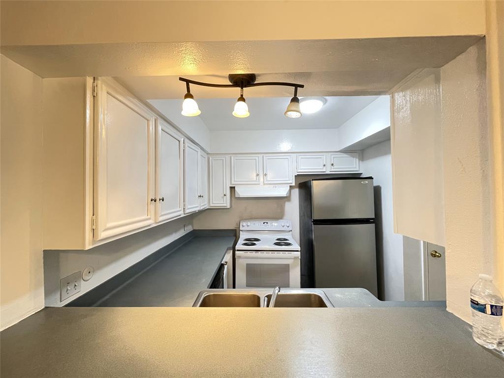921 Wax Myrtle Lane, Houston, Texas image 12