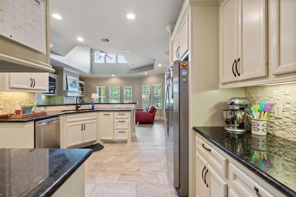 111 Bessie Price Owens Drive, Montgomery, Texas image 12