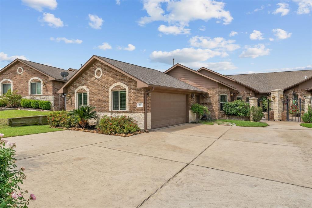 111 Bessie Price Owens Drive, Montgomery, Texas image 2