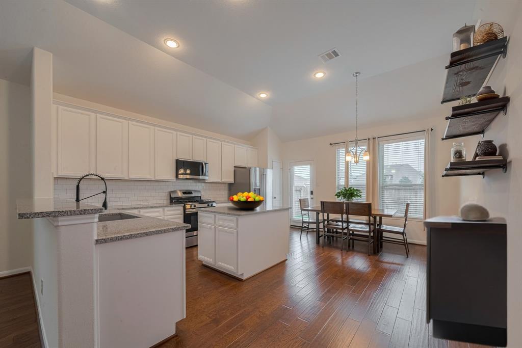 9715 Deborah Colony Lane, Humble, Texas image 9