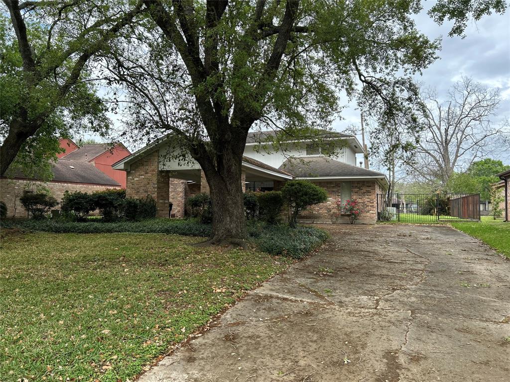 2130 N Fountain Valley Drive, Missouri City, Texas image 1