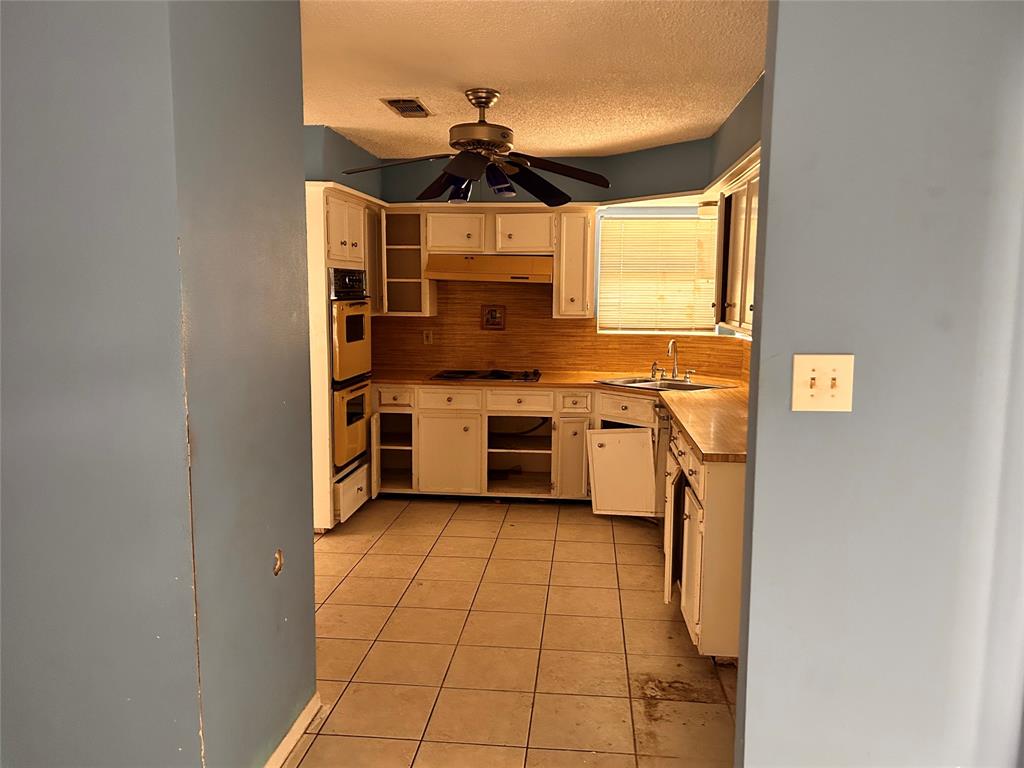 2130 N Fountain Valley Drive, Missouri City, Texas image 6