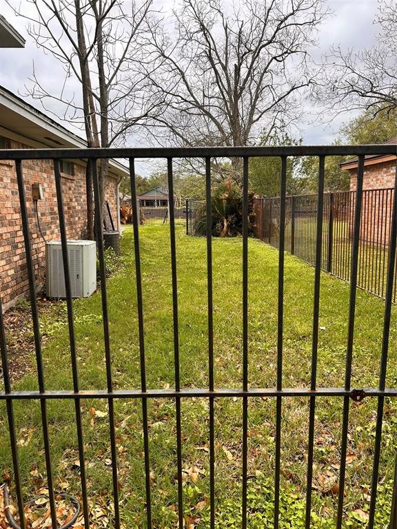 2130 N Fountain Valley Drive, Missouri City, Texas image 20