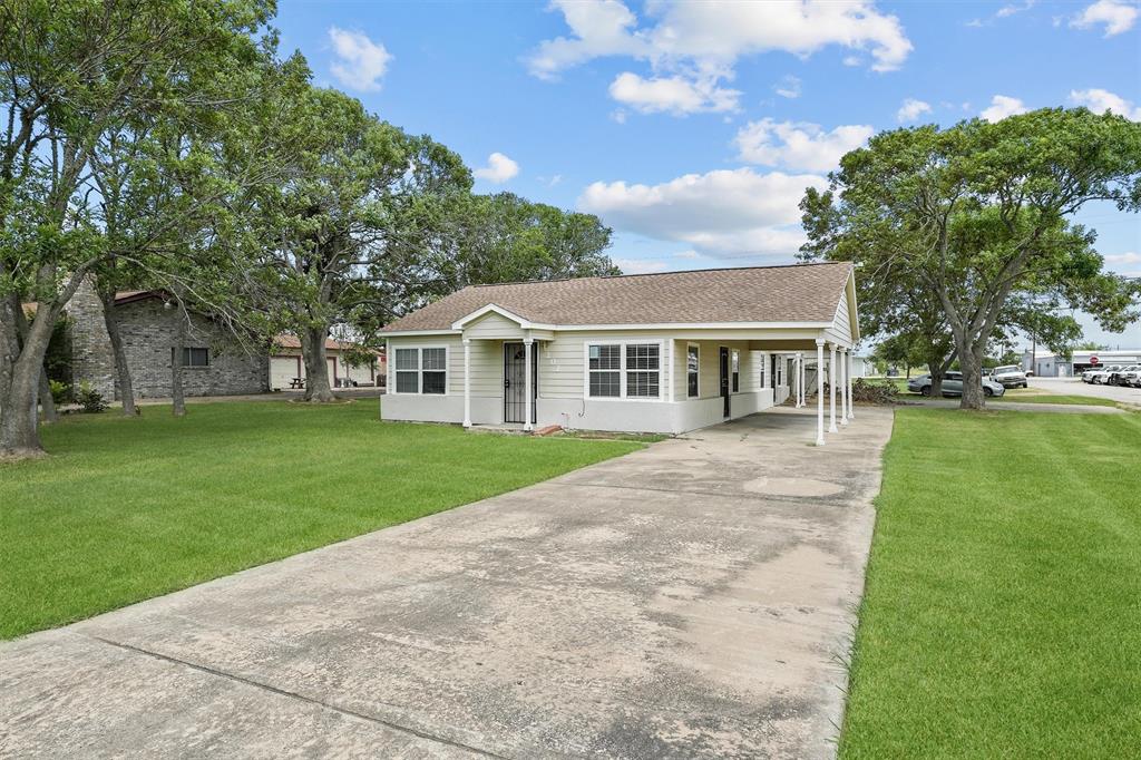 202 N Avenue D, Freeport, Texas image 2