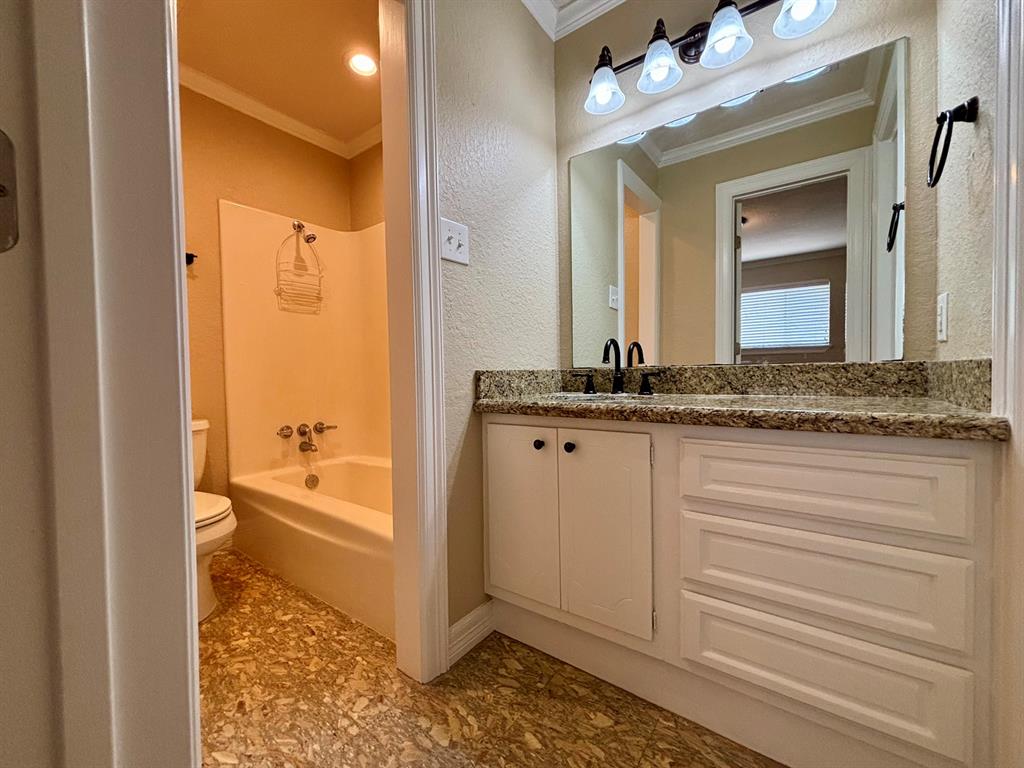 121 Dogwood Street, Lake Jackson, Texas image 11