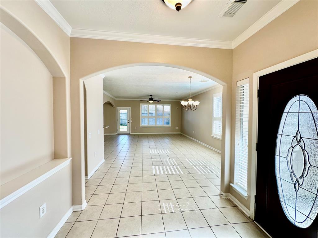 2401 Ameno Drive, Pearland, Texas image 3