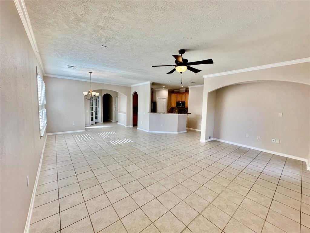 2401 Ameno Drive, Pearland, Texas image 5