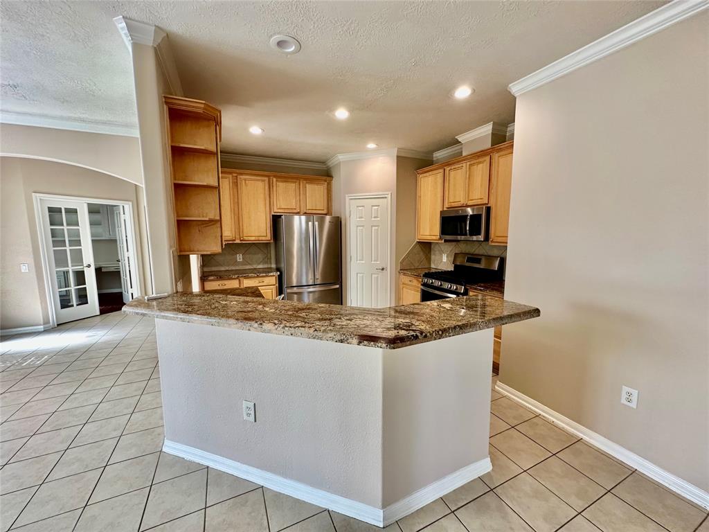 2401 Ameno Drive, Pearland, Texas image 7