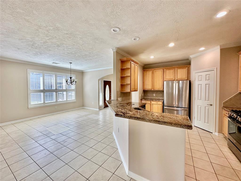 2401 Ameno Drive, Pearland, Texas image 10