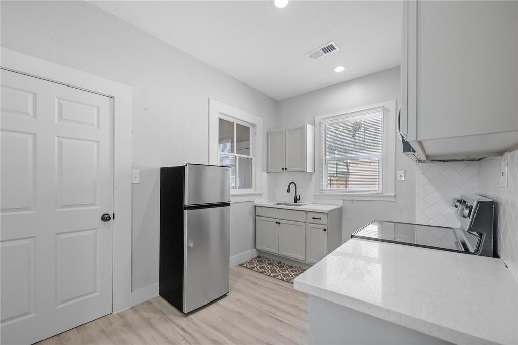 2219 45th Street, Galveston, Texas image 6