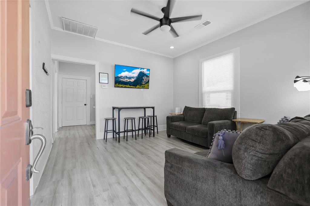 2219 45th Street, Galveston, Texas image 4