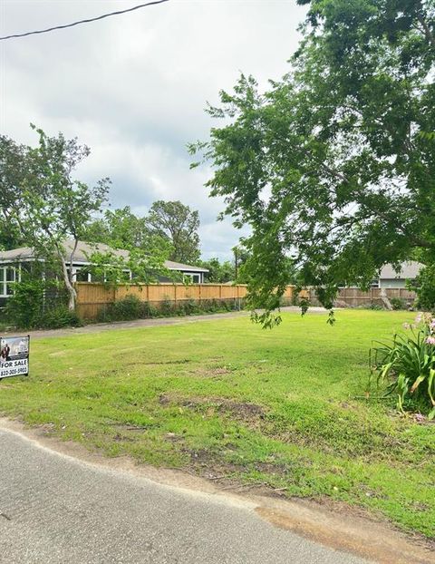 1808 Semmes Street Houston TX 77026