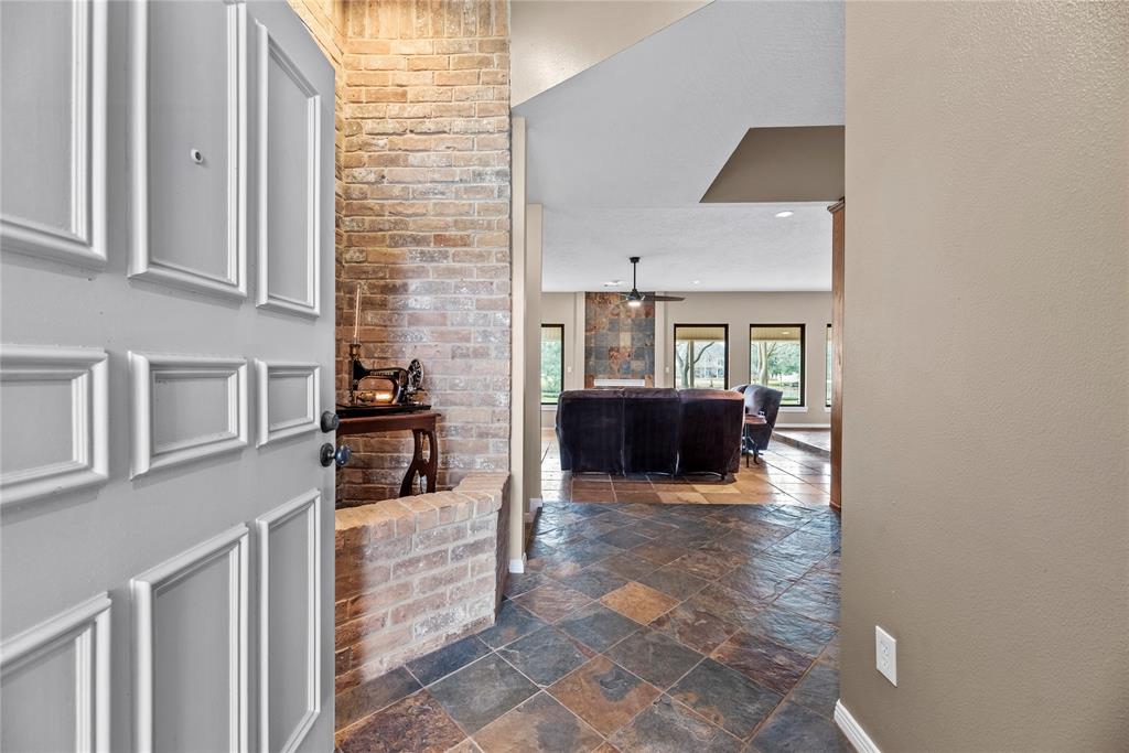 4611 Diamond Springs Drive, Missouri City, Texas image 6