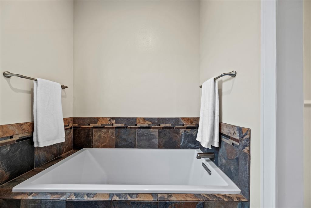 4611 Diamond Springs Drive, Missouri City, Texas image 28