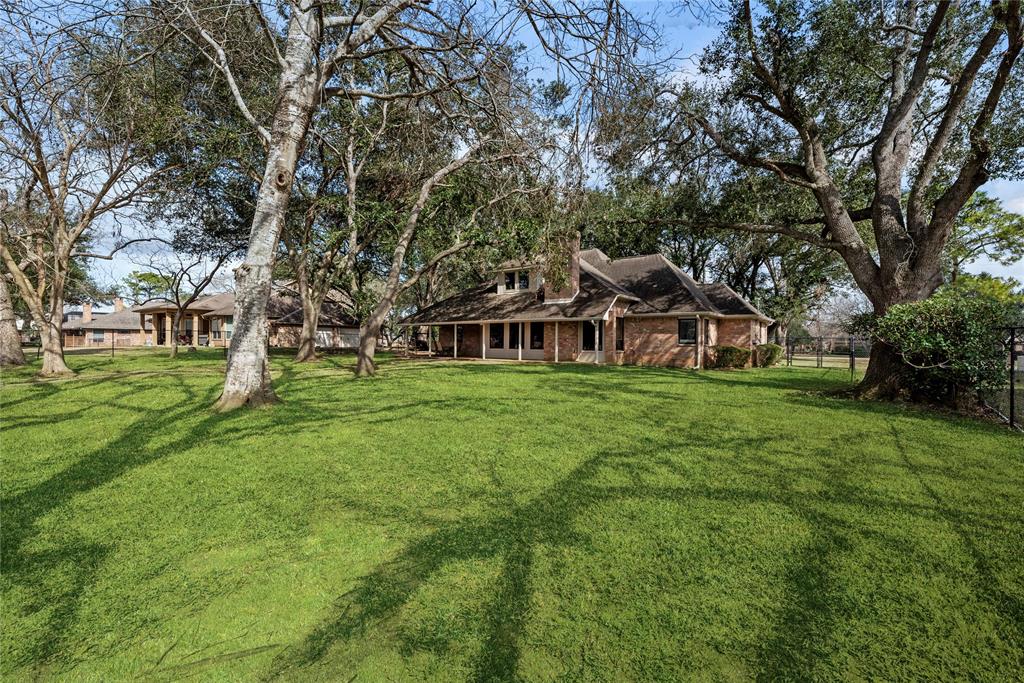 4611 Diamond Springs Drive, Missouri City, Texas image 45