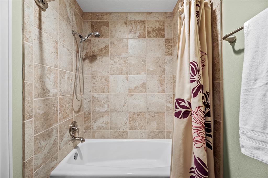 4611 Diamond Springs Drive, Missouri City, Texas image 37