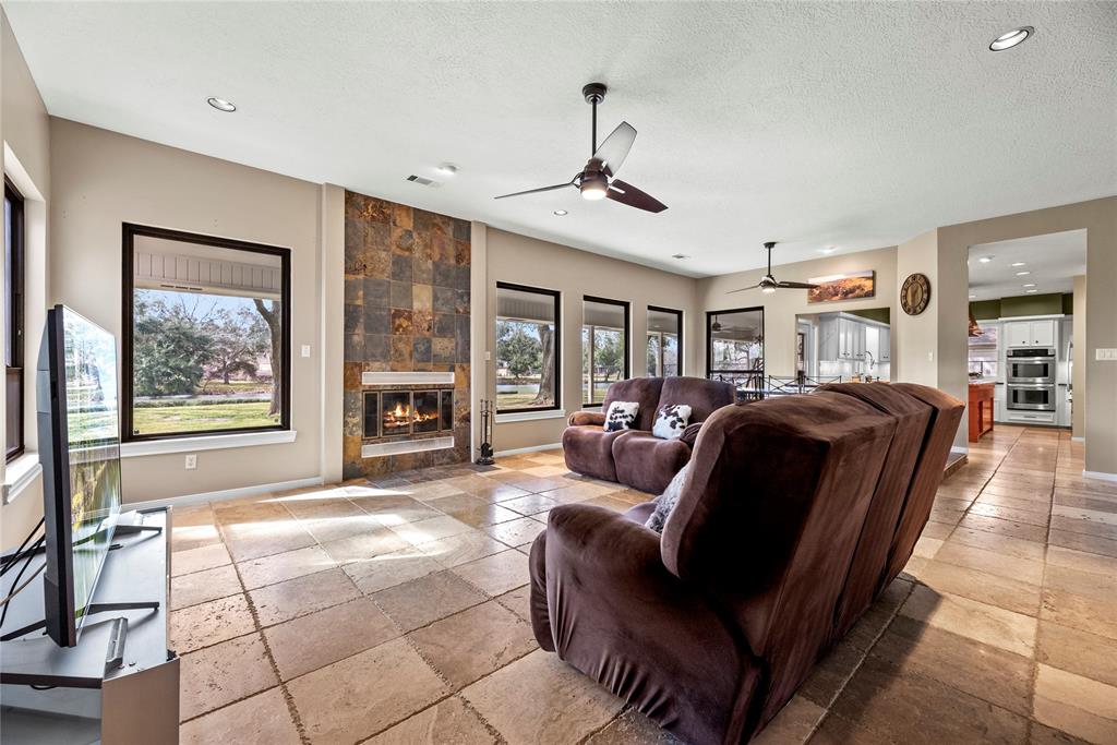 4611 Diamond Springs Drive, Missouri City, Texas image 9