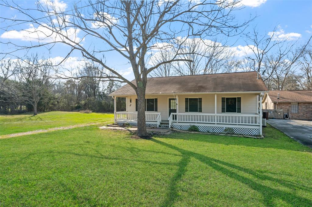 189 New Cove Drive, Livingston, Texas image 1