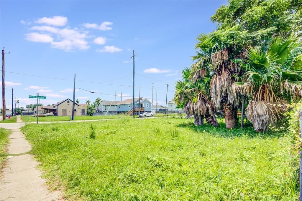 701 39th Street, Galveston, Texas image 1
