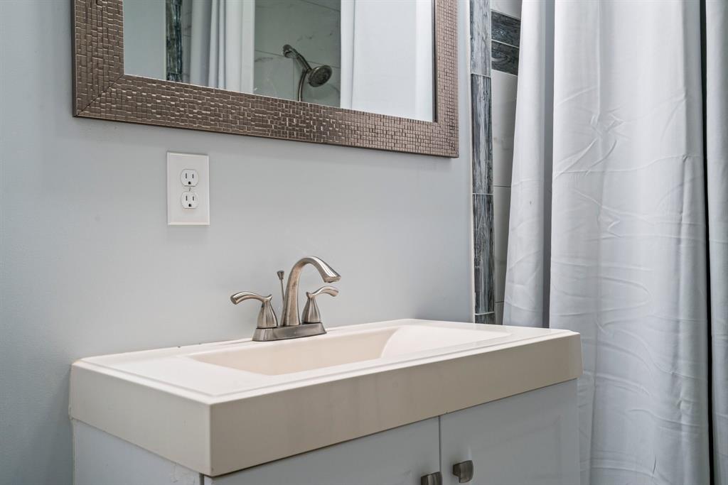 381 County Road 3404, Cleveland, Texas image 33