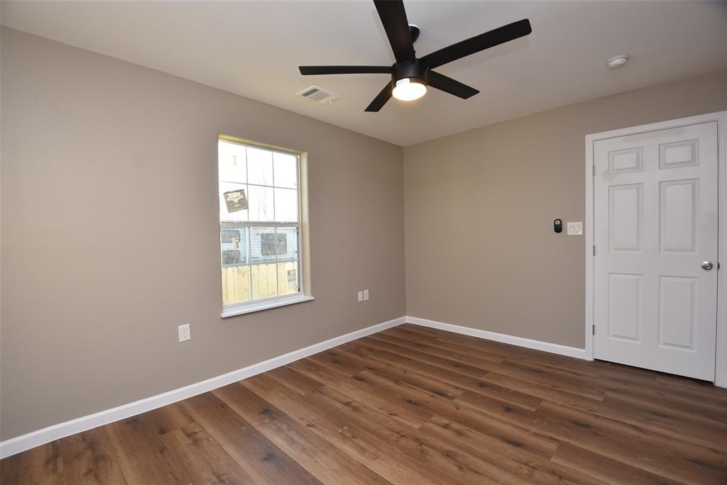 1419 E Victorson Street, Houston, Texas image 17