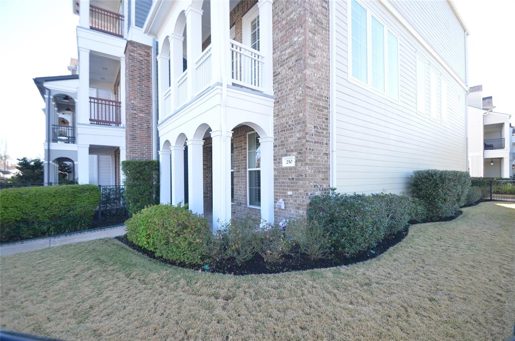 250 Breezy Way, The Woodlands, Texas image 45