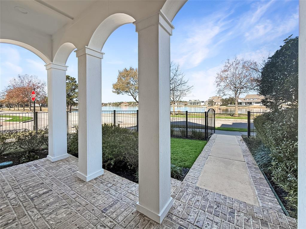 250 Breezy Way, The Woodlands, Texas image 6