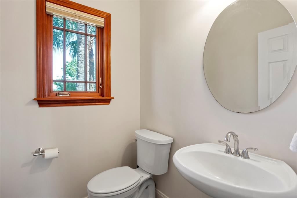 130 Lago Circle Drive, Santa Fe, Texas image 27