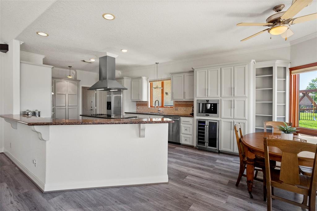 130 Lago Circle Drive, Santa Fe, Texas image 12