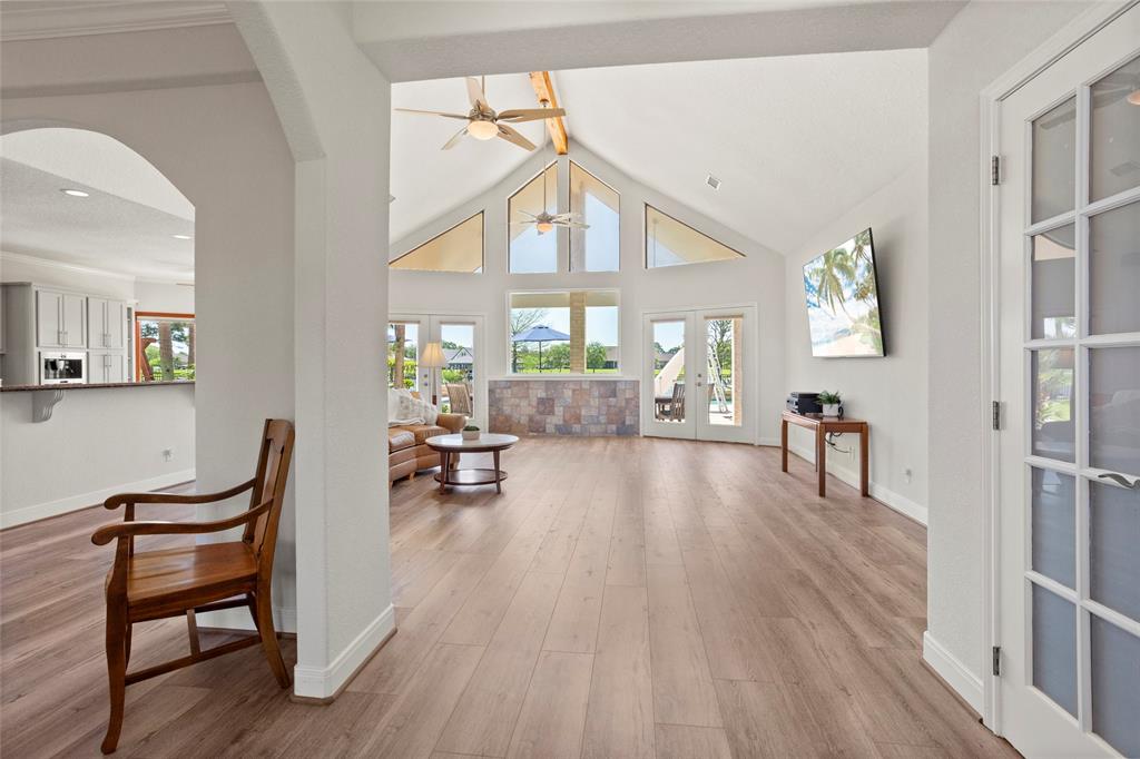130 Lago Circle Drive, Santa Fe, Texas image 6