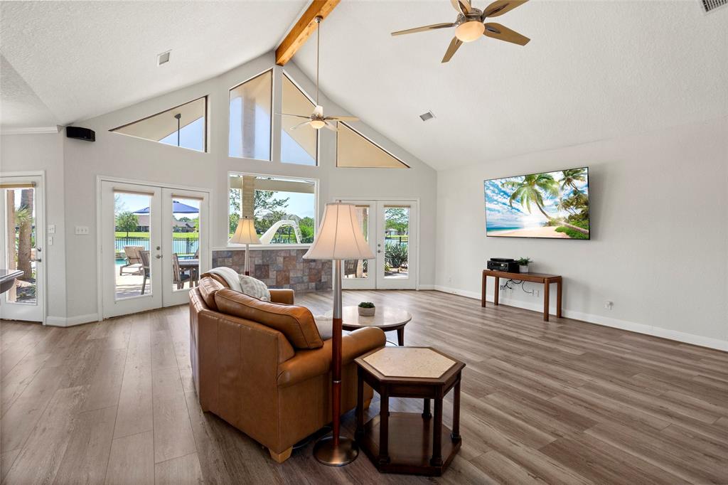 130 Lago Circle Drive, Santa Fe, Texas image 8