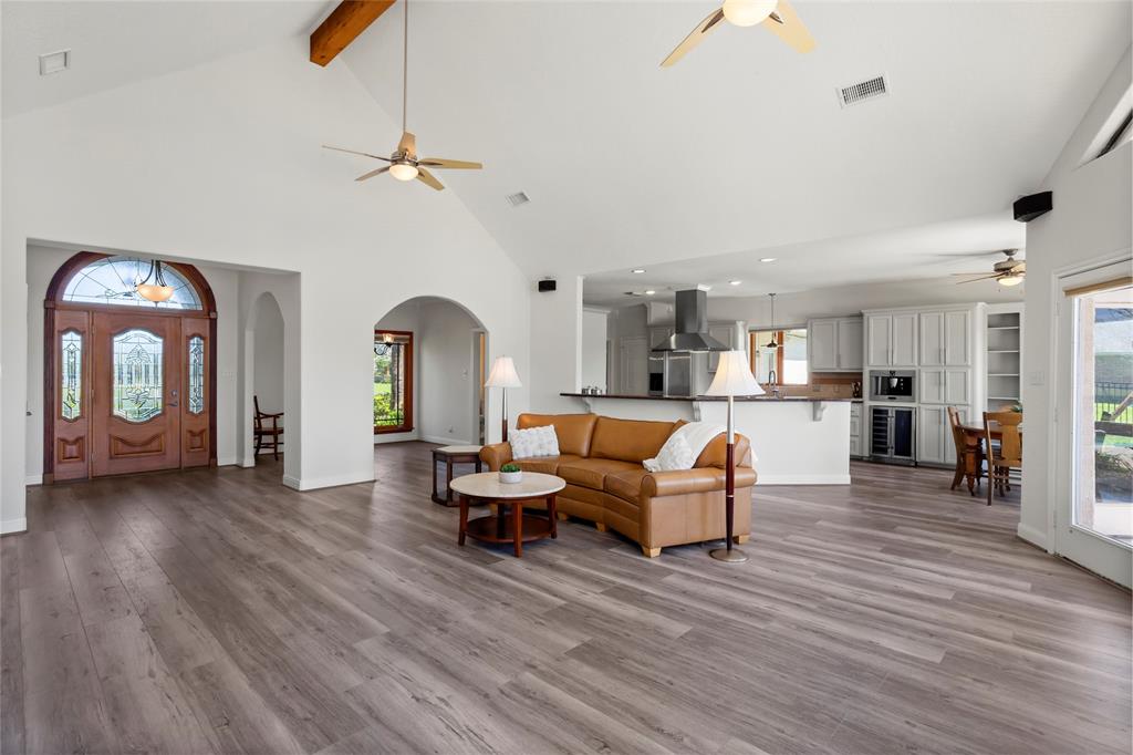 130 Lago Circle Drive, Santa Fe, Texas image 10