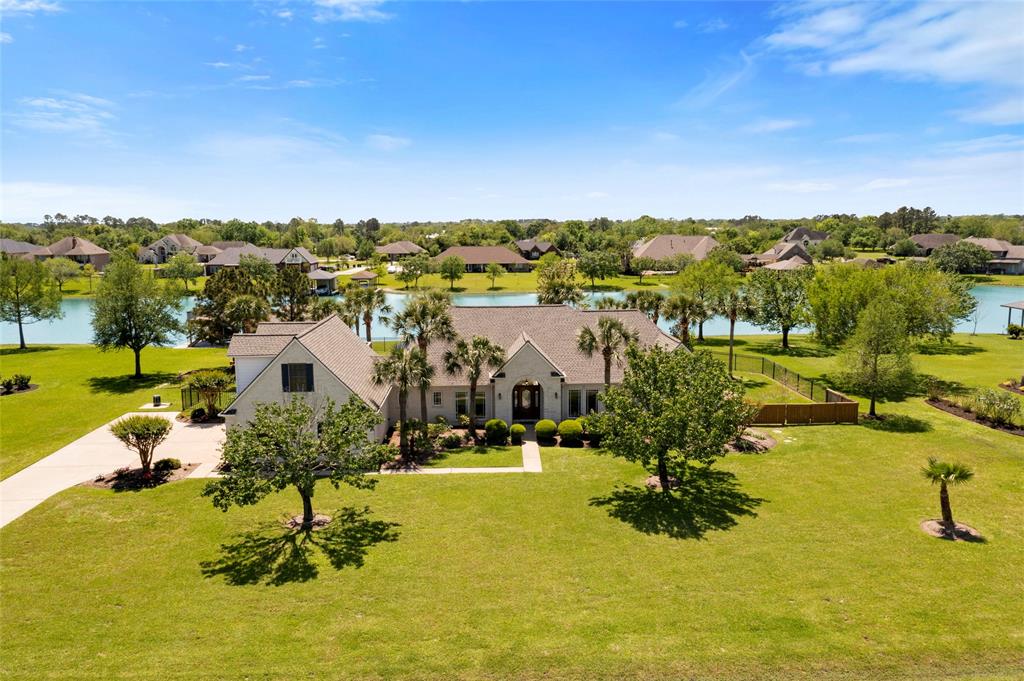 130 Lago Circle Drive, Santa Fe, Texas image 1