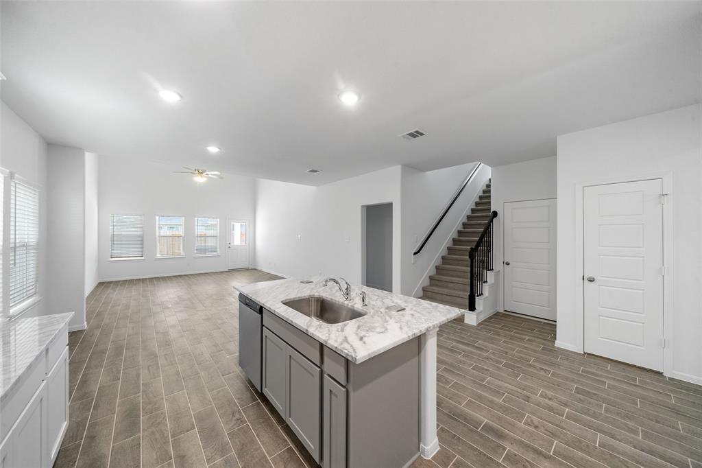 3315 Falling Brook Drive, Baytown, Texas image 7