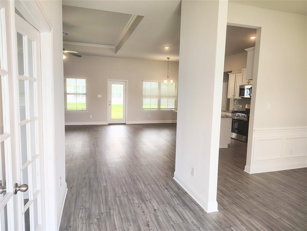 7 Greystone Court, Angleton, Texas image 2