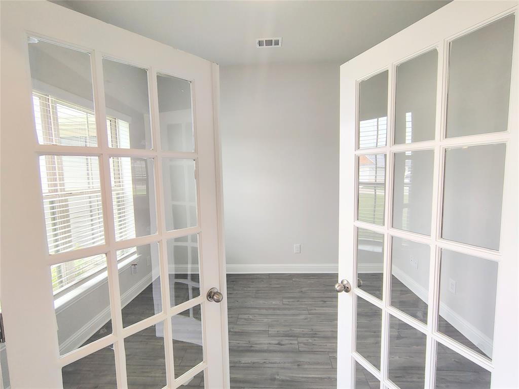7 Greystone Court, Angleton, Texas image 4