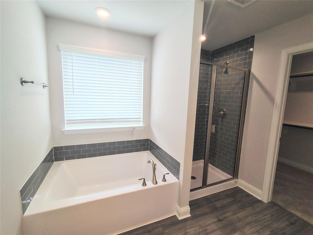 7 Greystone Court, Angleton, Texas image 11