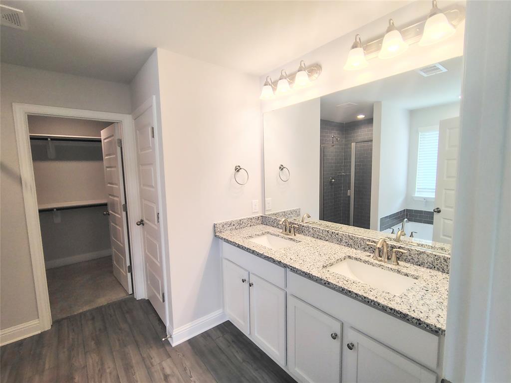 7 Greystone Court, Angleton, Texas image 10