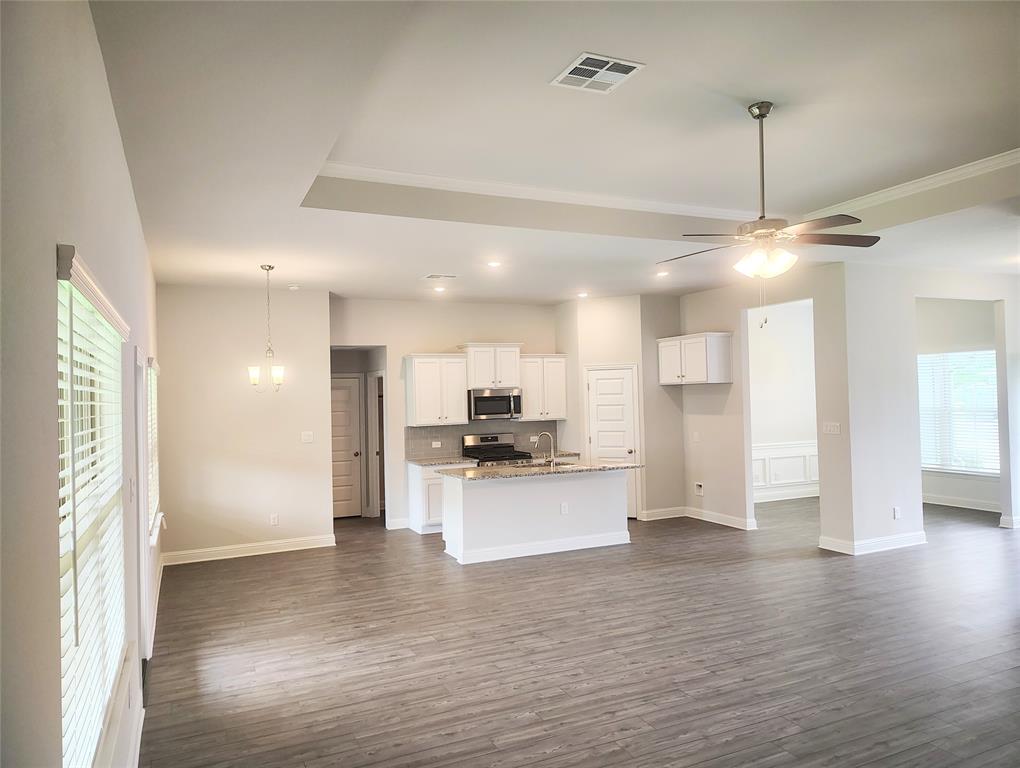 7 Greystone Court, Angleton, Texas image 5
