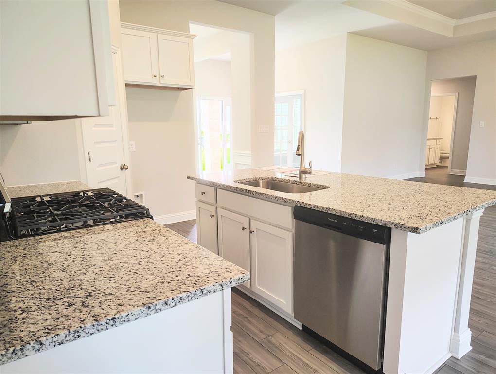 7 Greystone Court, Angleton, Texas image 7