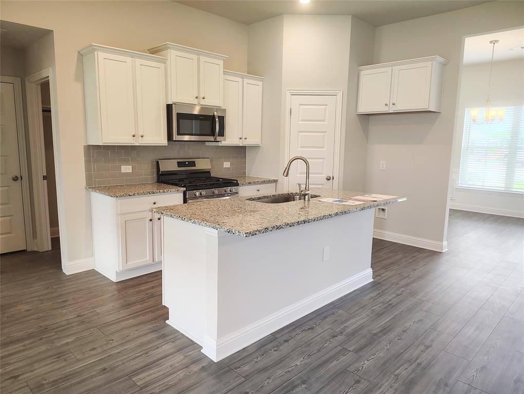 7 Greystone Court, Angleton, Texas image 6