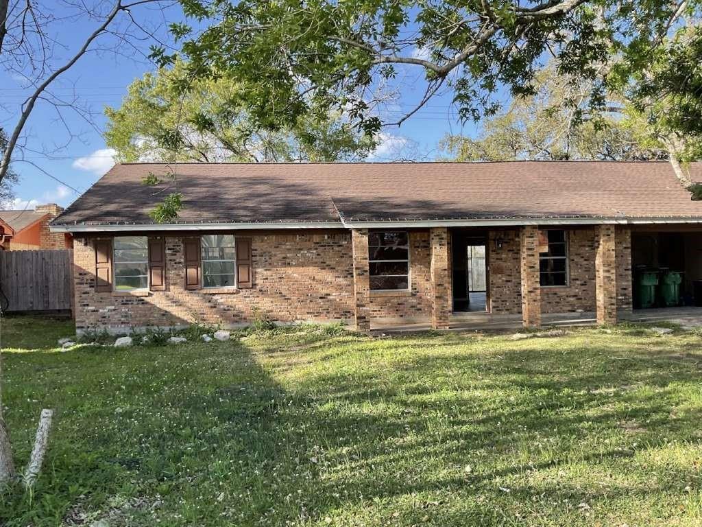 405 Oyster Creek Court, Richwood, Texas image 1