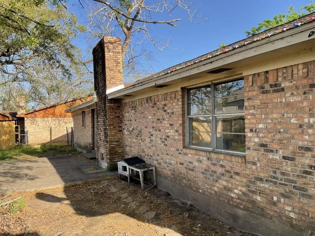 405 Oyster Creek Court, Richwood, Texas image 10