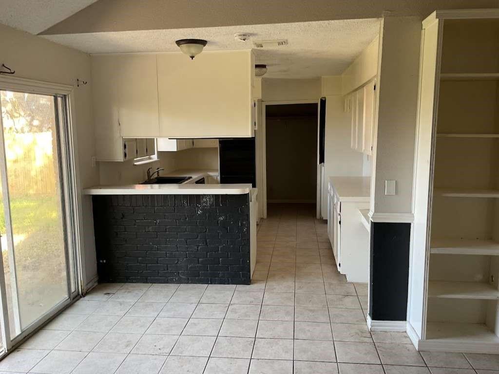 405 Oyster Creek Court, Richwood, Texas image 2