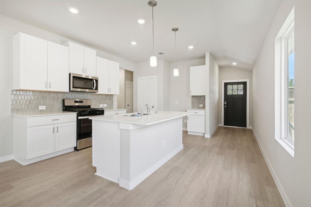 344 Willow Sage Court, Montgomery, Texas image 2